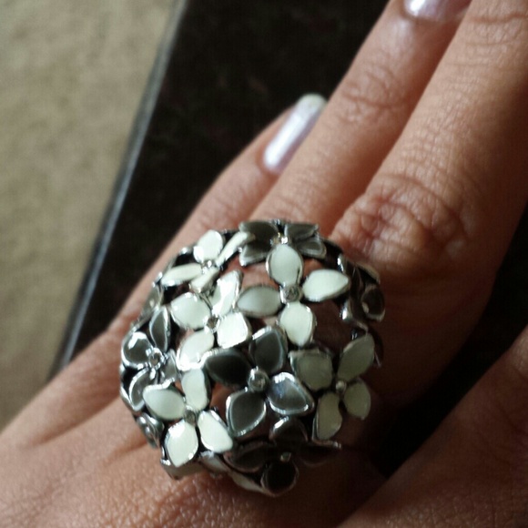 Ring - Picture 2 of 3