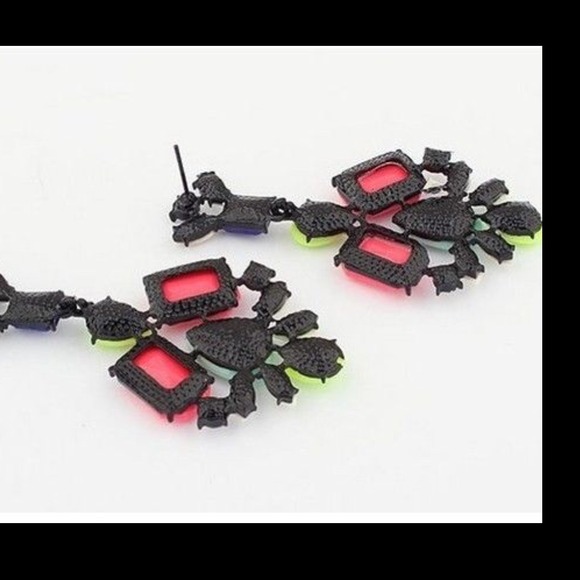 New trendy long party wear earrings - Picture 4 of 4