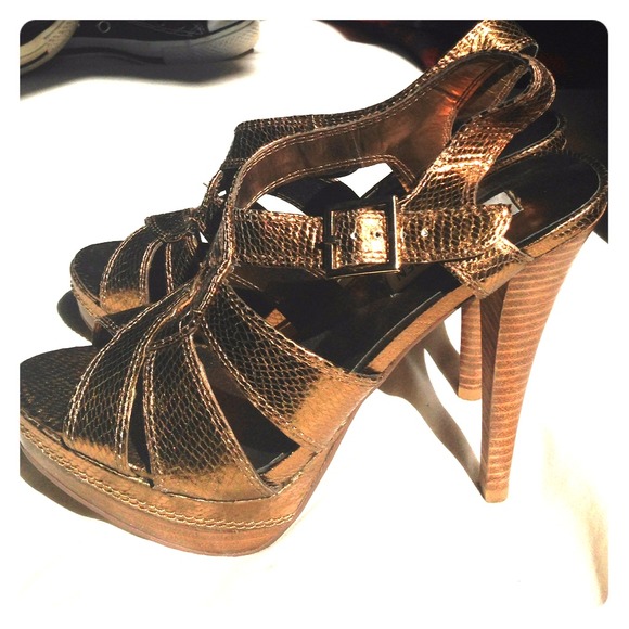 Gold Steve Madden size 7 heels