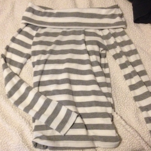 a white and gray long sleeve