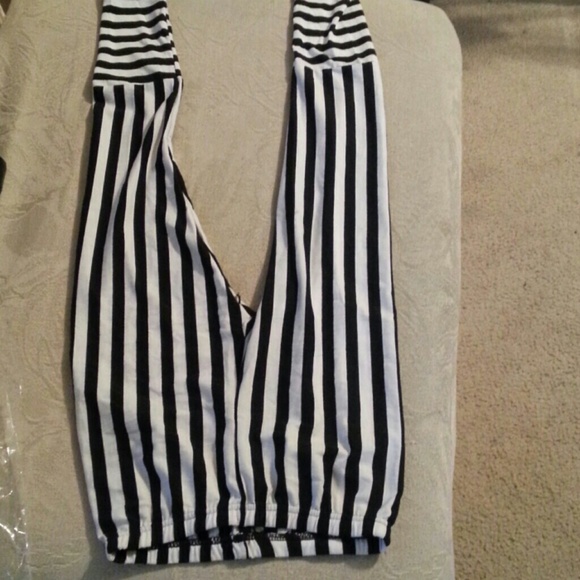 New black and white leggings new worn
