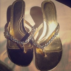 Gold with diamonds 7 1/2 low heel thong