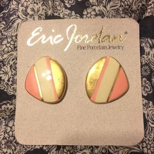 Porcelain stud earrings💕4/$10⚡️