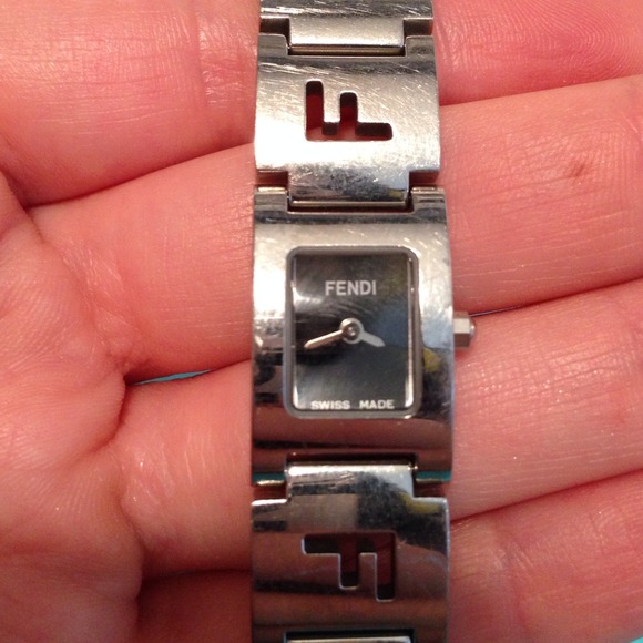 Bracelet style Fendi watch - Picture 2 of 4