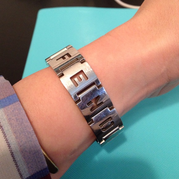 Bracelet style Fendi watch - Picture 4 of 4