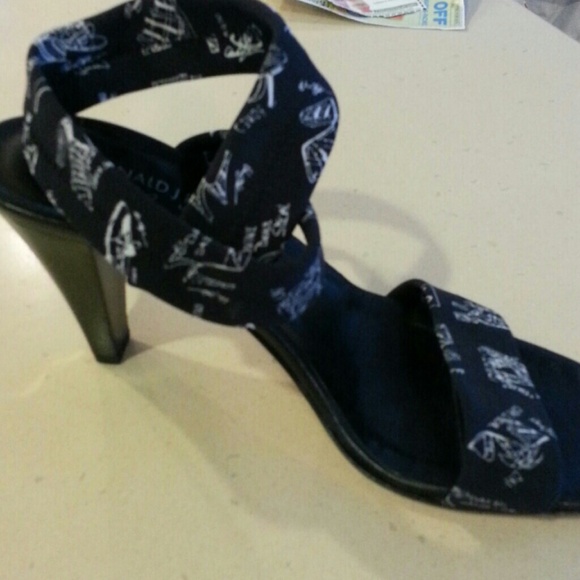 Donald pliner shoes. Strappy sandal.