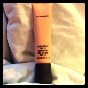 MAC Studio Sculpt NC20