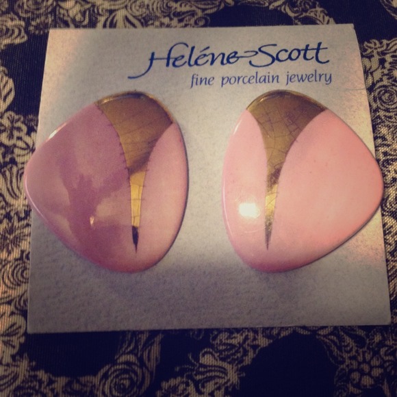 Porcelain earrings💕💛4/$10⚡️