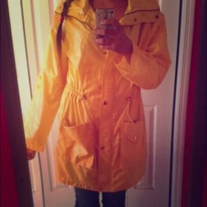 Yellow rain coat☔💛