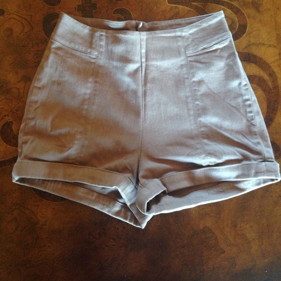 High waist taupe shorts with stretch