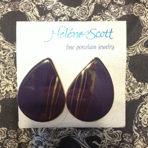 Porcelain earrings💜 4/$10⚡️