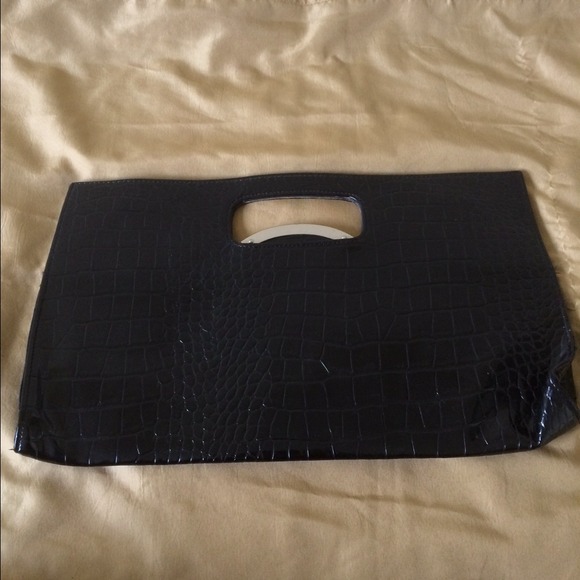 Black clutch