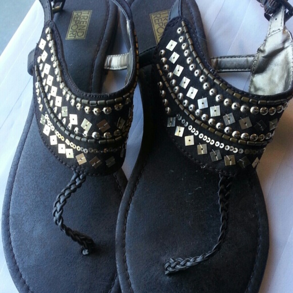 SO CUTE sandals!