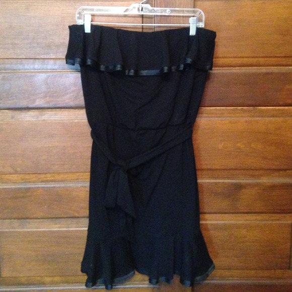 White House Black Market strapless dress. Size L
