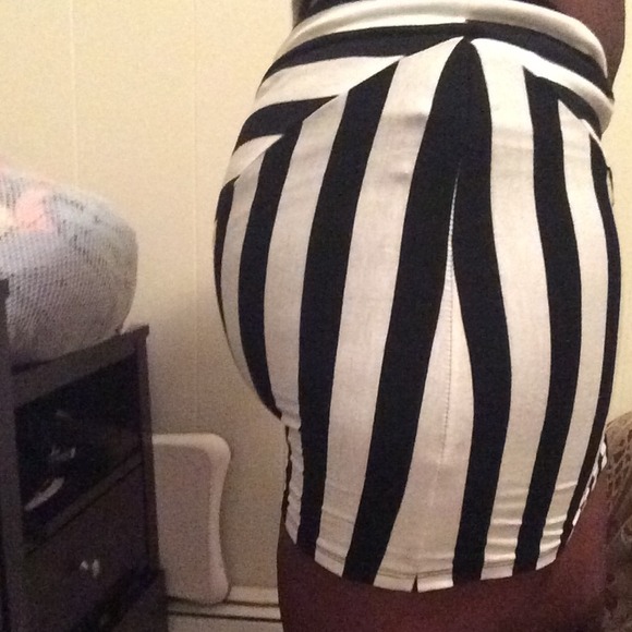 ⚫️⚪️Black& white mini skirt⚫️⚪️