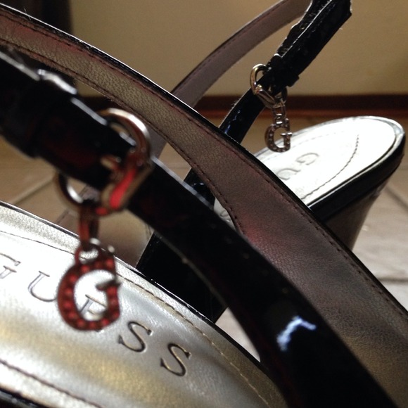 💕Guess Heels💕 - Picture 2 of 4