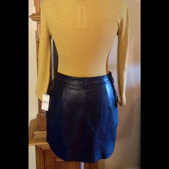 PRICE ✂️NWT Gorgeous black leather mini! - Picture 2 of 2