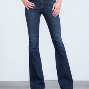 Citizens of humanity fitted thigh & flared leg.
