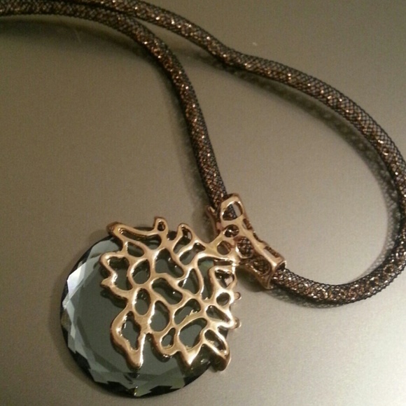 HP 04/09/14!!!! Crystal Pendant Net Chain Necklace - Picture 2 of 4