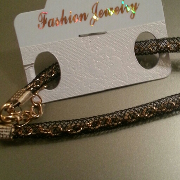 HP 04/09/14!!!! Crystal Pendant Net Chain Necklace - Picture 3 of 4