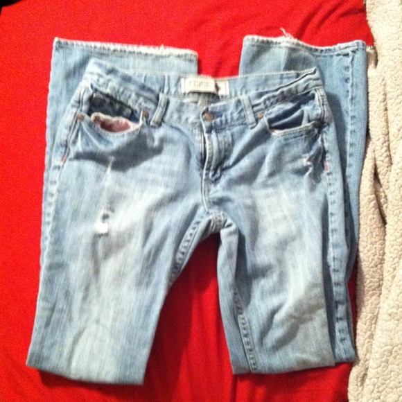 💋VS PINK distressed jeans