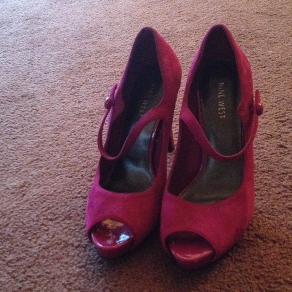 💞Nine West peep toe Mary Jane style pumps💞