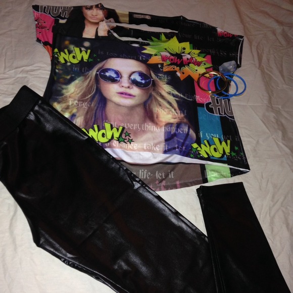 Graphic tee and leggings bundle deal - Picture 1 of 4