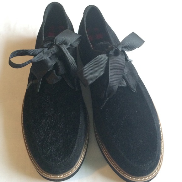 Shoes - 🆗 Black shoes with vegan calf hair.