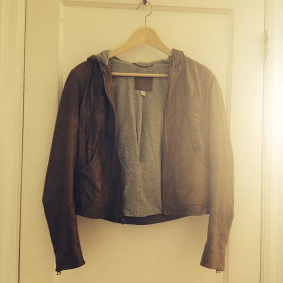Banana Republic leather jacket. Perfect for spring - Picture 4 of 4
