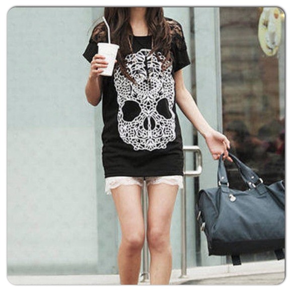 🆕BLACK LACE SHOULDER SKULL TOP.. - Picture 2 of 3