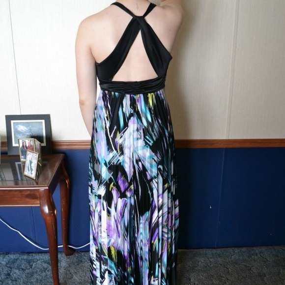 Prom dress - Picture 2 of 4