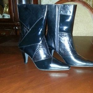 Brand New Never Worn  Black Bellini Boots