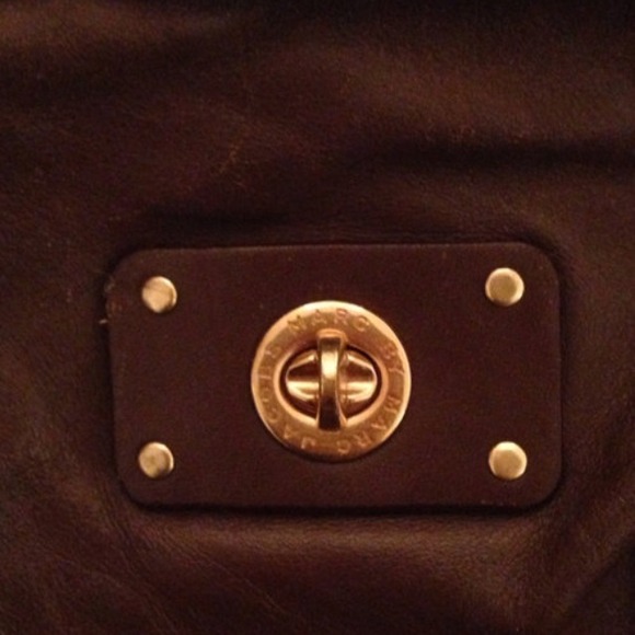 A very comfortable Marc by Marc Jacobs leather bag - Picture 2 of 4