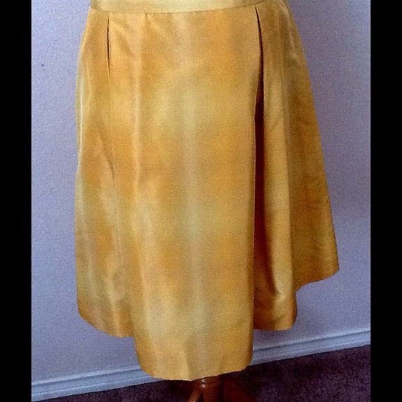 Banana Republic Silk Skirt - Picture 4 of 4