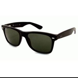 Ray-Ban Wayfarer sunglasses👓