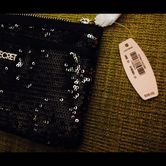 ⛔️Final Reduction⛔️Victoria Secret Clutch, NWT - Picture 3 of 3