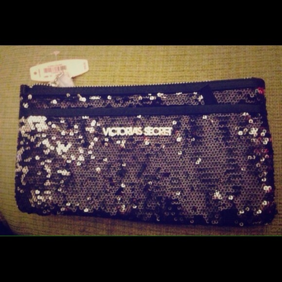 ⛔️Final Reduction⛔️Victoria Secret Clutch, NWT - Picture 2 of 3