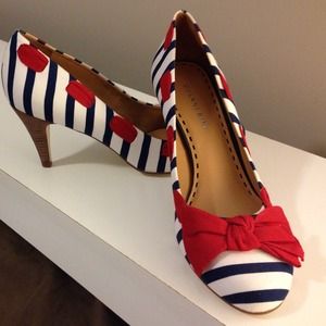Never worn Gianni Bini Patriotic Heels