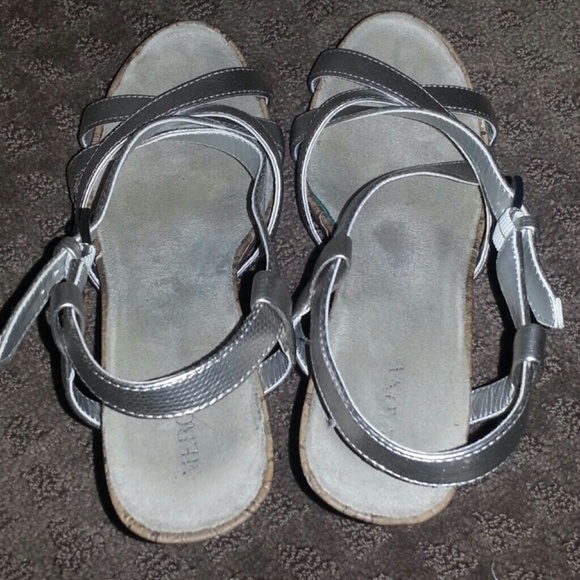 Metallic Wedges