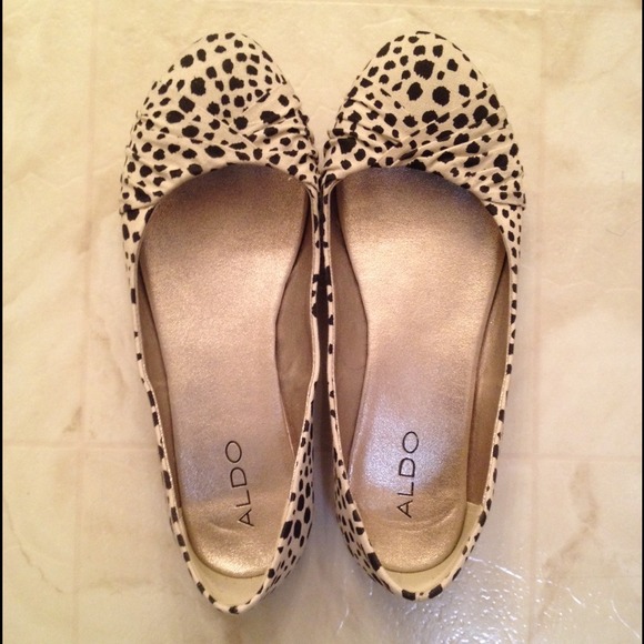 Adorable printed flats