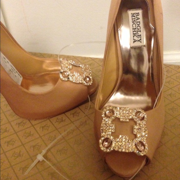 [SOLD!] Brand new, gold peep toe pumps - Picture 2 of 2