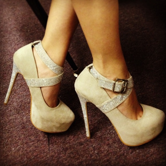 Heels! 🎉 - Picture 4 of 4