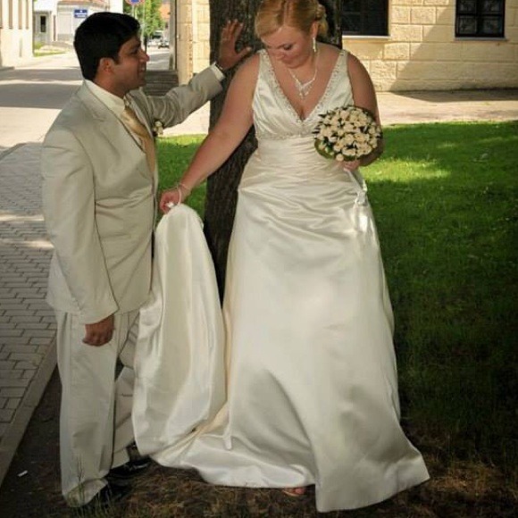 WEDDING DRESS