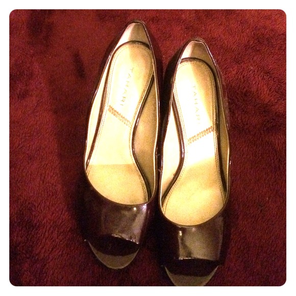 Tahari patent peep toes burgundy pre loved