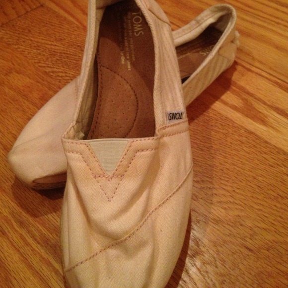TOMS Size 8.5 Pale Pink Shoes