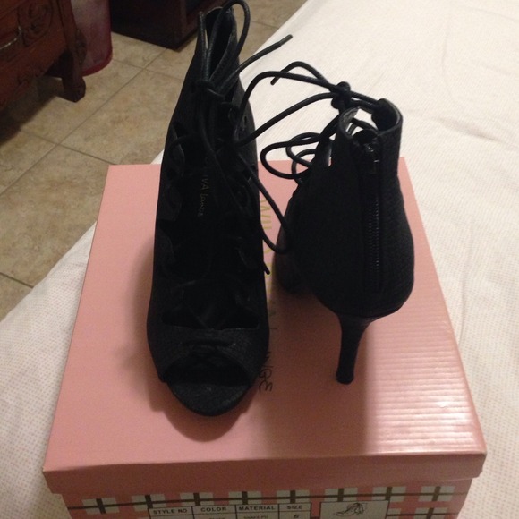 Shoes - Picture 2 of 3