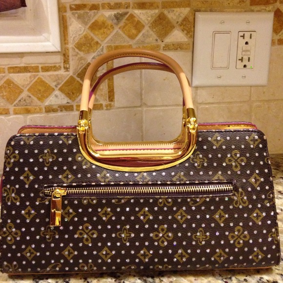 💢SOLD💢 Memorial Day 🌺Very nice handbag🌺