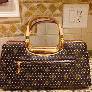 💢SOLD💢 Memorial Day 🌺Very nice handbag🌺