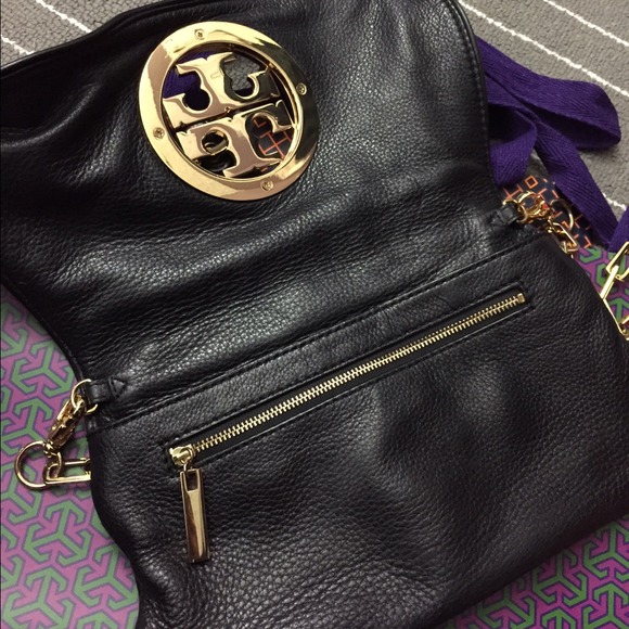 ❌SOLD❌ Tory Burch - Amanda Logo Clutch - Picture 2 of 4