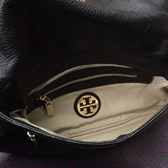 ❌SOLD❌ Tory Burch - Amanda Logo Clutch - Picture 3 of 4